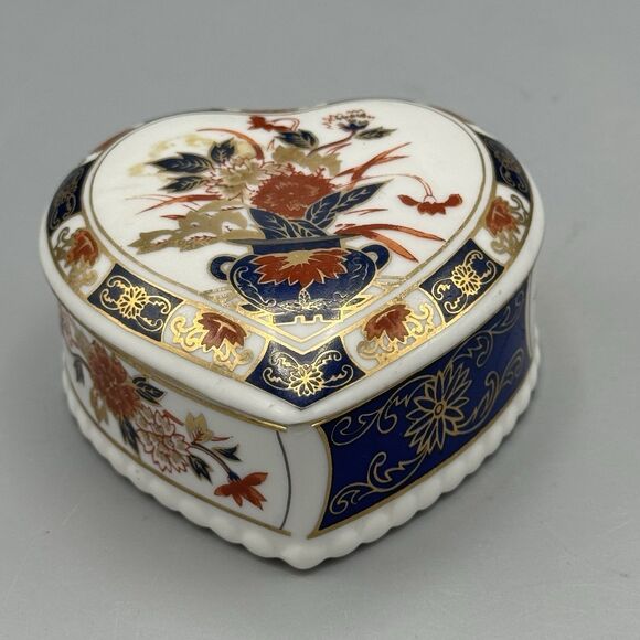 Vtg Imari Ware Heart Shaped Trinket Box Japan Floral Design Romance Vanity Glam - Picture 9 of 9